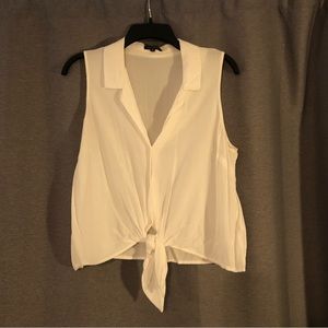 Dynamite tied crop blouse. Size Large.